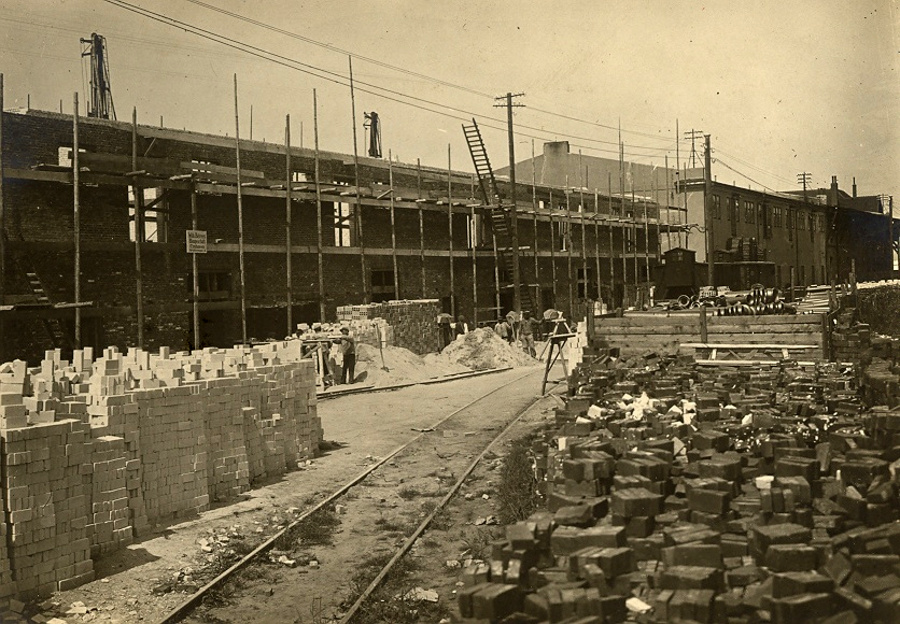 Halle V im Bau (1921)