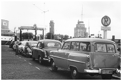 Datei:Faehre-Brunsbuettel-Opel-Olympia-Caravan.jpg