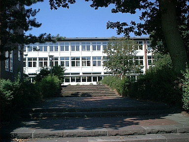 Datei:Altenwalder Schule - 2001.jpg