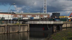 Seeschleuse Innentor oeffnet P8280038.jpg