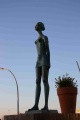 Skulptur Maedchen im Wind.jpg