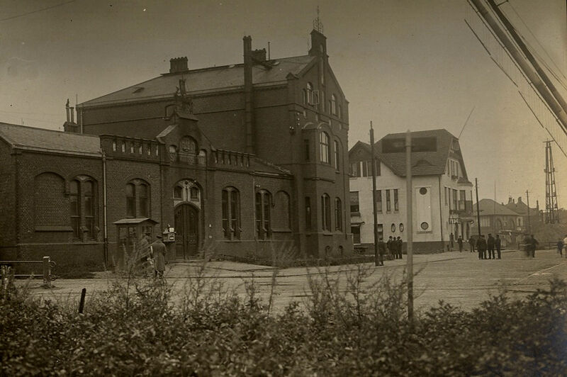 Datei:Verwaltungsgebäude Fischmarkt Cuxhaven GmbH fb.jpg