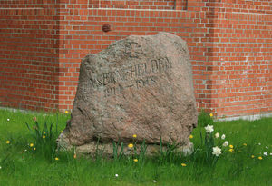 Kriegerdenkmal Doese Schule 3599.jpg
