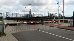 Seeschleuse Aussenhaupt Fahrbahn P8280044.jpg