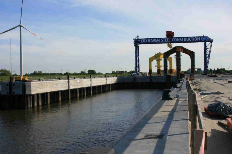 Datei:Offshore Basishafen 2.jpg