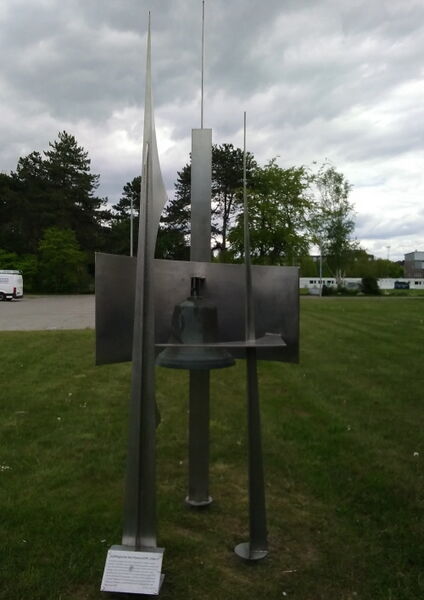 Datei:Schiffsglocke Elbe 2 IMG 2025-05-08-14-32-38-770.jpg