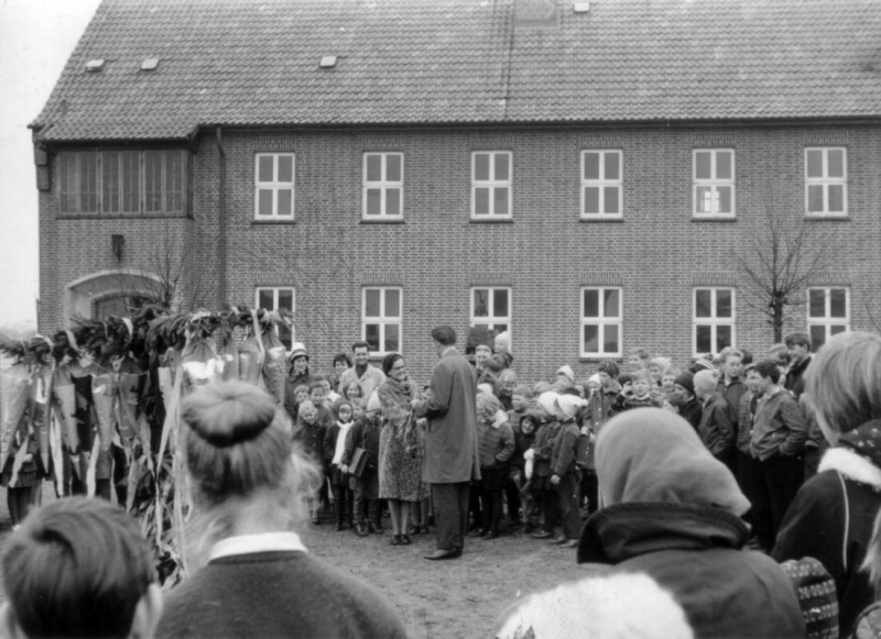 Datei:Schule Sahlenburg 1964 1100.jpg